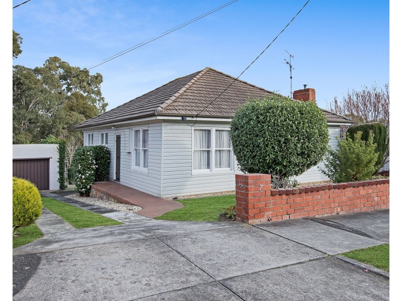 7 Beddows Street, Burwood VIC 3125