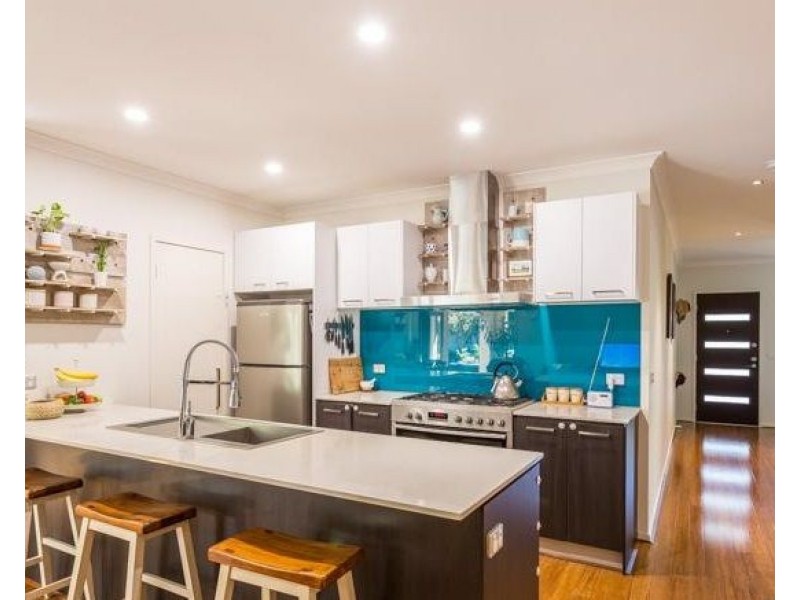 37 Bernly Boulevard, Berwick VIC 3806