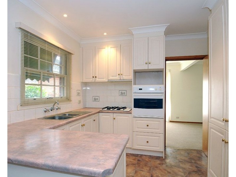 33 Crocus Crescent, Glen Waverley VIC 3150