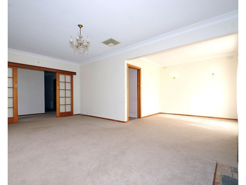 33 Crocus Crescent, Glen Waverley VIC 3150