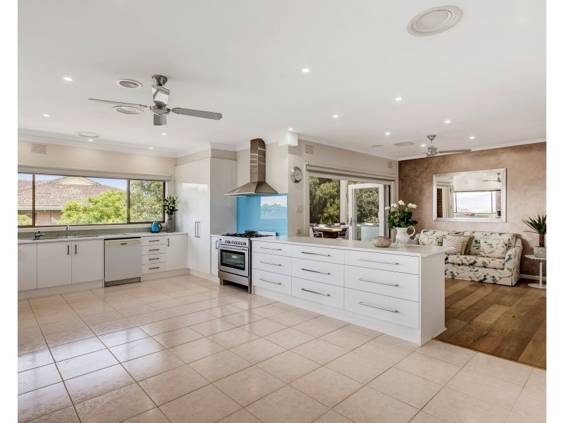 4 Portobello Place, Wheelers Hill VIC 3150