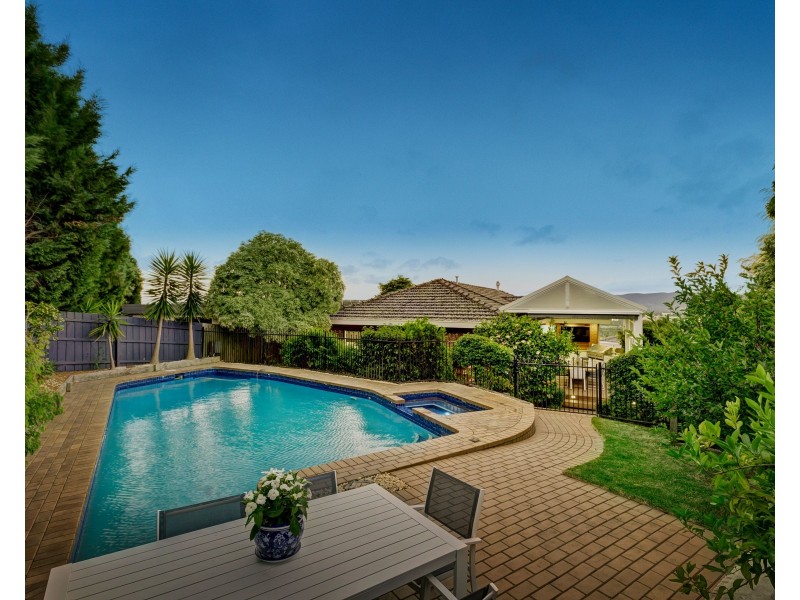 4 Portobello Place, Wheelers Hill VIC 3150
