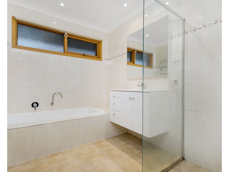 21 Ingleside Crescent, Glen Waverley VIC 3150