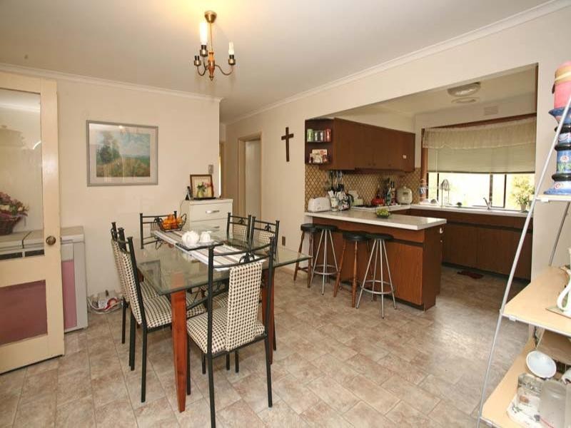 32 Saladin Avenue, Glen Waverley VIC 3150