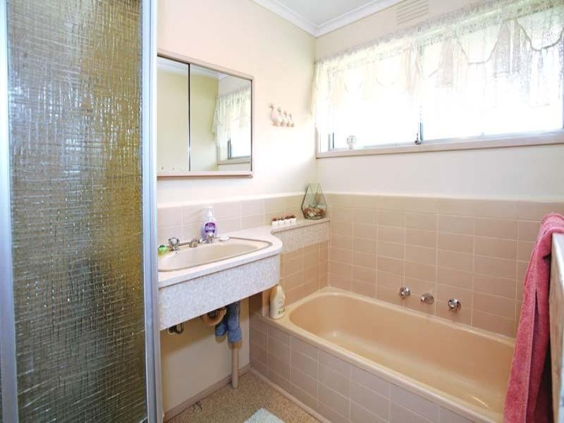 4 Larpent Street, Glen Waverley VIC 3150