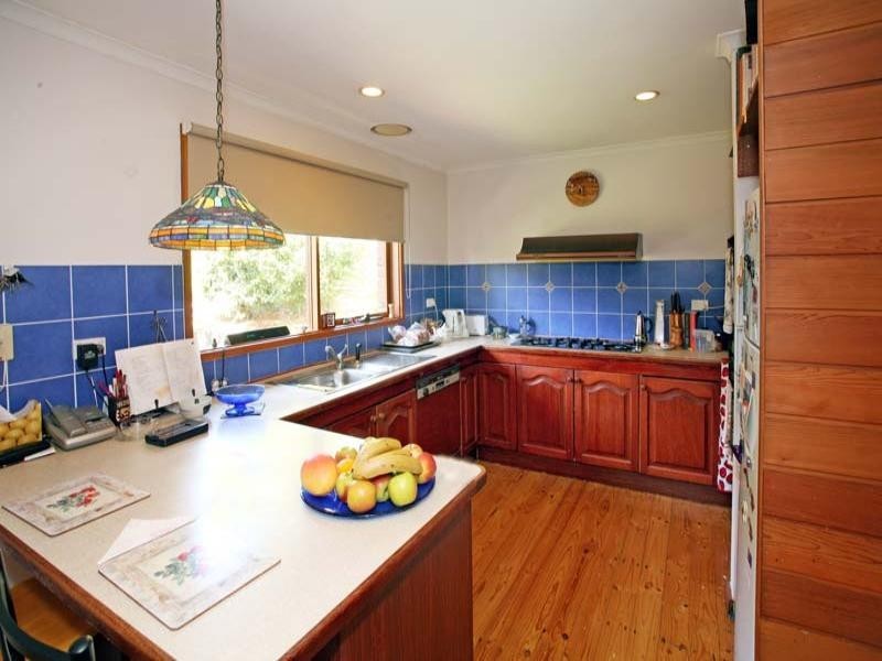 4 Samantha Close, Wheelers Hill VIC 3150