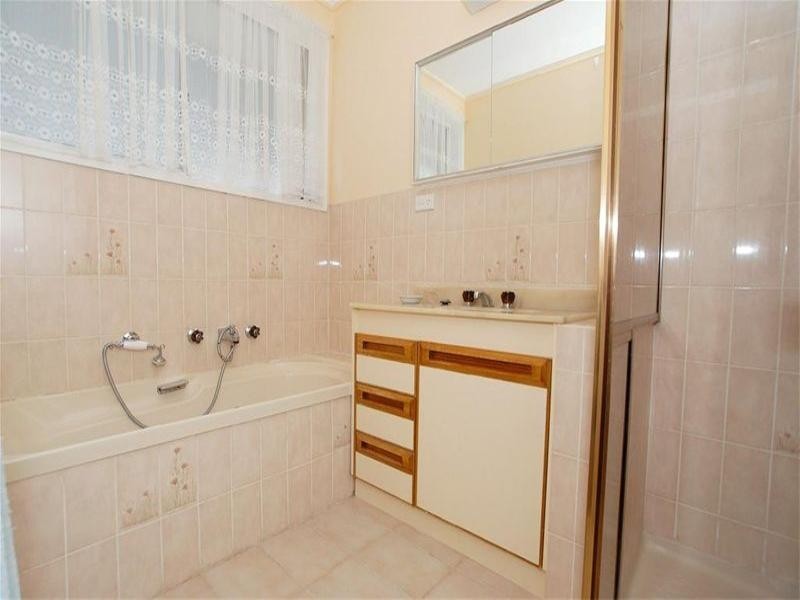 27 Kinnoull Grove, Glen Waverley VIC 3150