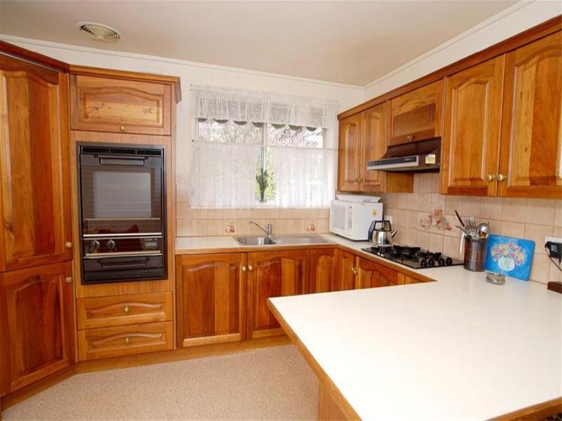 27 Kinnoull Grove, Glen Waverley VIC 3150