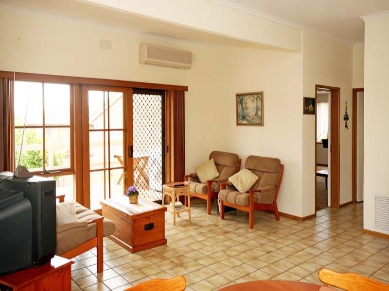 2 Eaton Place, Wheelers Hill VIC 3150