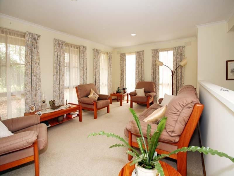 2 Eaton Place, Wheelers Hill VIC 3150