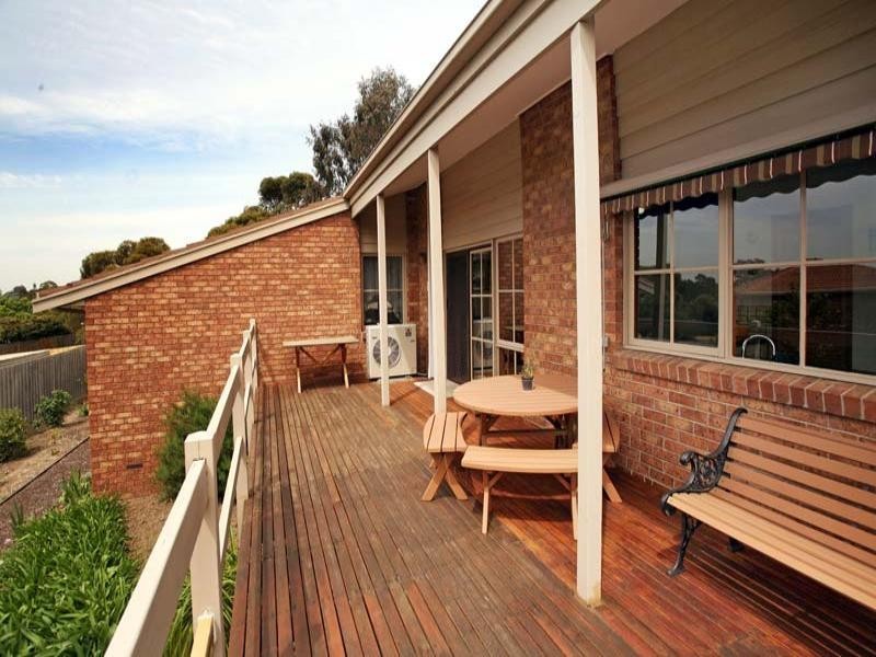 2 Eaton Place, Wheelers Hill VIC 3150