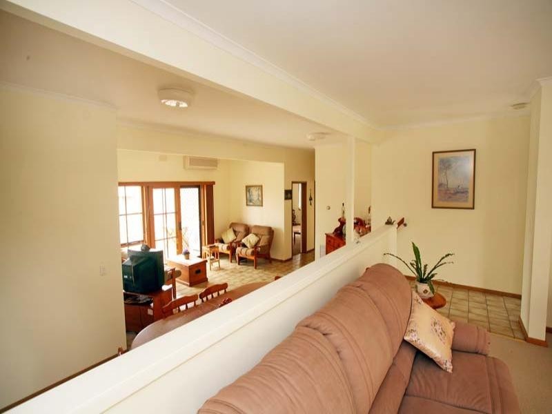 2 Eaton Place, Wheelers Hill VIC 3150