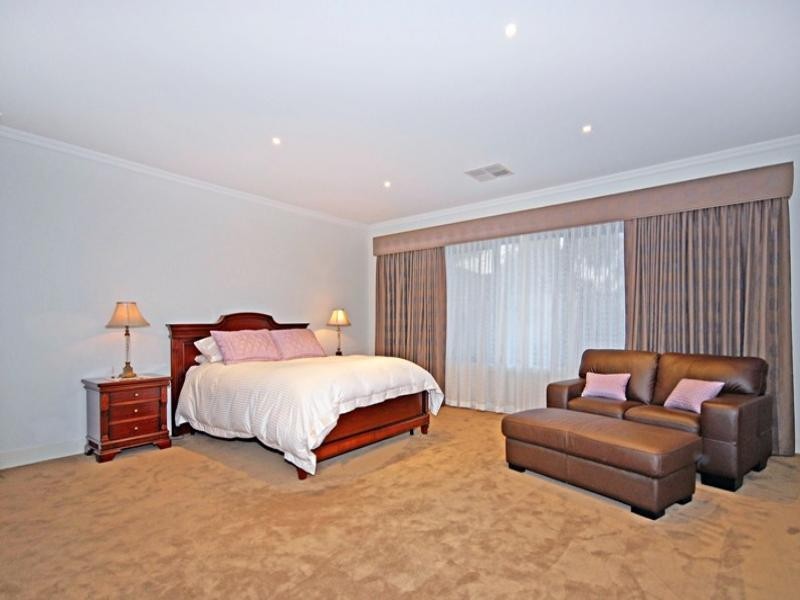 5 Holmes Way, Glen Waverley VIC 3150