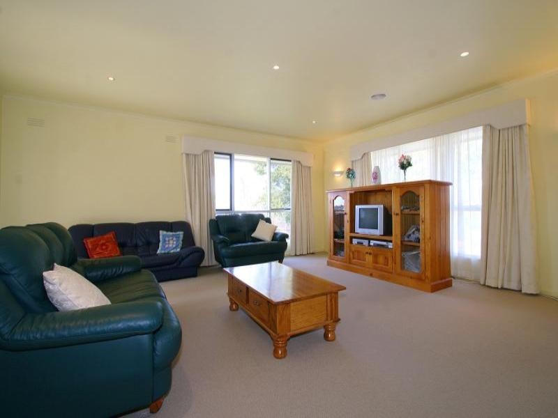 63 Wilson Road, Glen Waverley VIC 3150