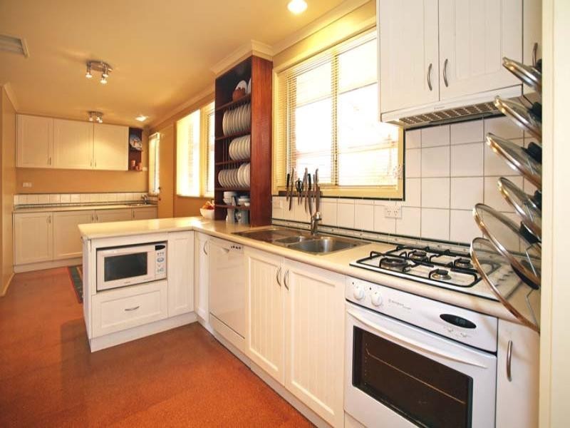 1 Coolabah Avenue, Glen Waverley VIC 3150