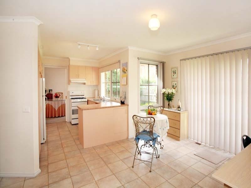 2/12 Garrisson Drive, Glen Waverley VIC 3150