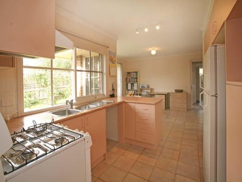 2/12 Garrisson Drive, Glen Waverley VIC 3150