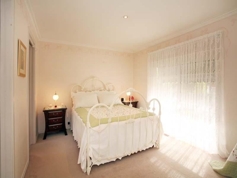 2/12 Garrisson Drive, Glen Waverley VIC 3150