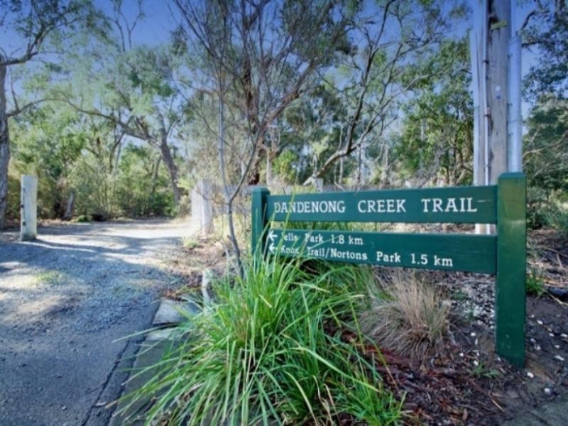 2 Crystal Court, Wheelers Hill VIC 3150