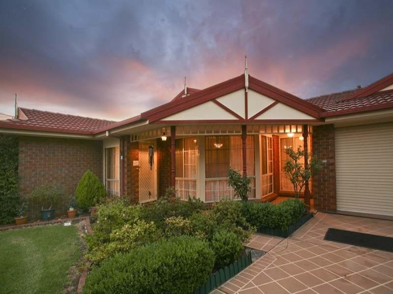 9 Watsons Road, Glen Waverley VIC 3150