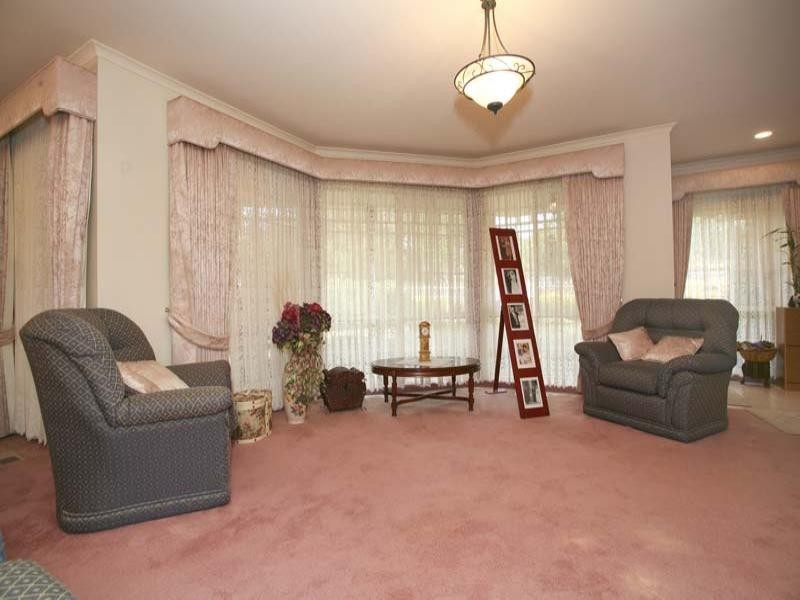 9 Watsons Road, Glen Waverley VIC 3150