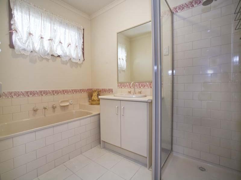 9 Watsons Road, Glen Waverley VIC 3150