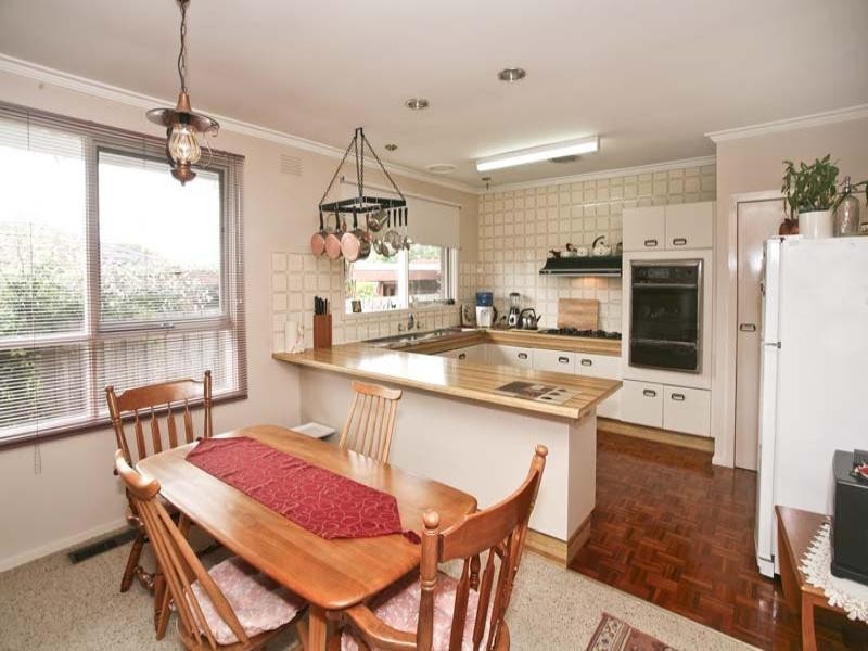 12 Walton Heath Crescent, Mount Waverley VIC 3149