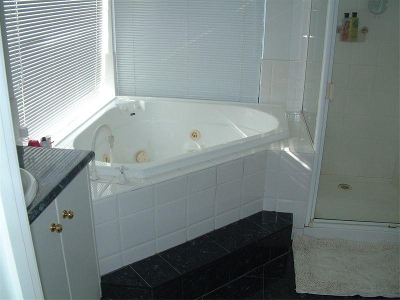 13 Silverwood Way, Glen Waverley VIC 3150