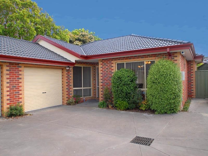2/97 Winmalee Drive, Glen Waverley VIC 3150