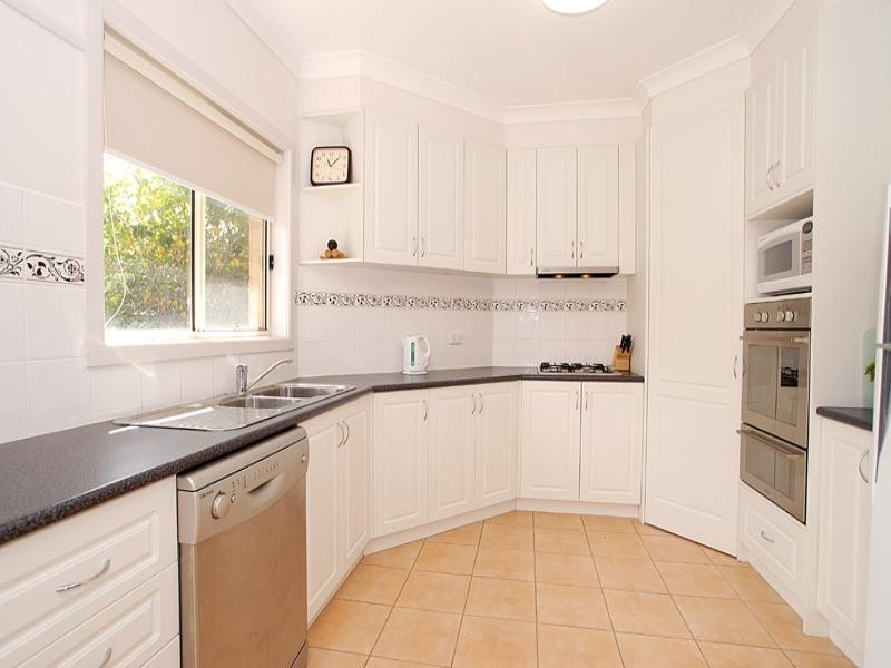 2/97 Winmalee Drive, Glen Waverley VIC 3150