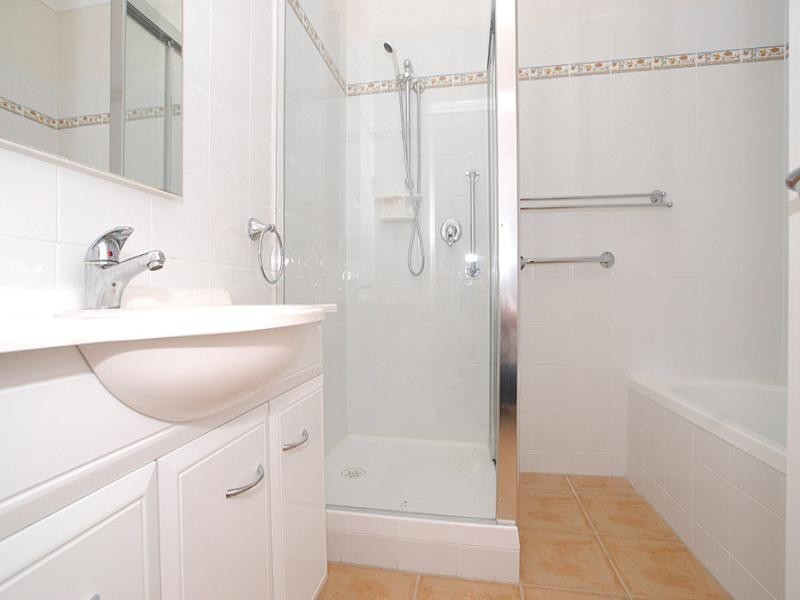 2/97 Winmalee Drive, Glen Waverley VIC 3150