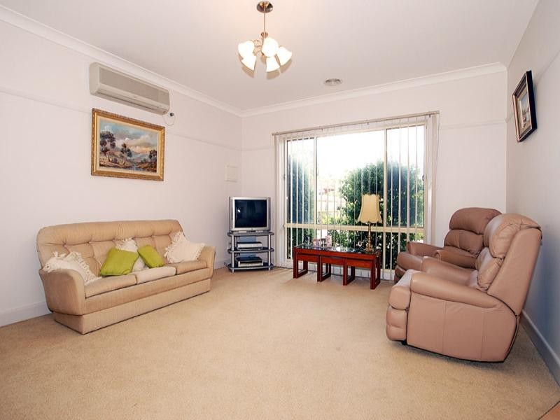 2/97 Winmalee Drive, Glen Waverley VIC 3150