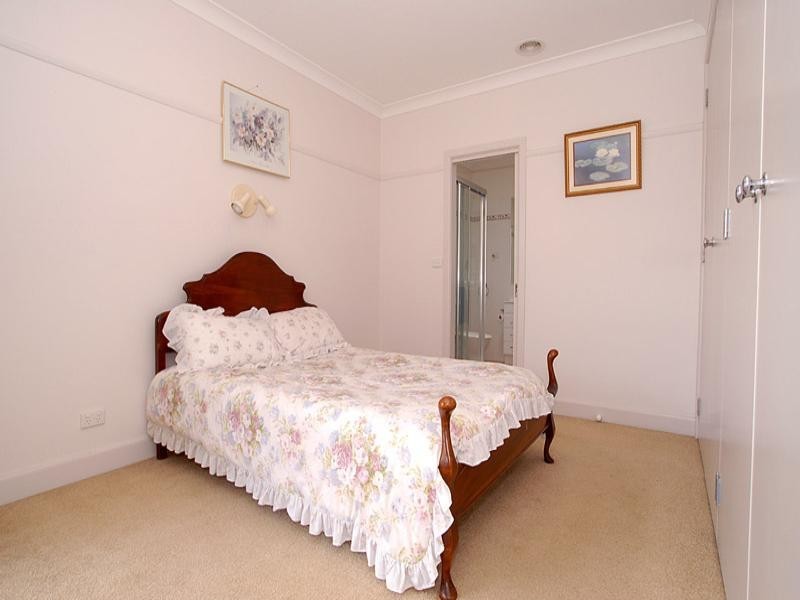 2/97 Winmalee Drive, Glen Waverley VIC 3150