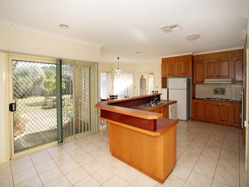 9 Autumn Court, Glen Waverley VIC 3150
