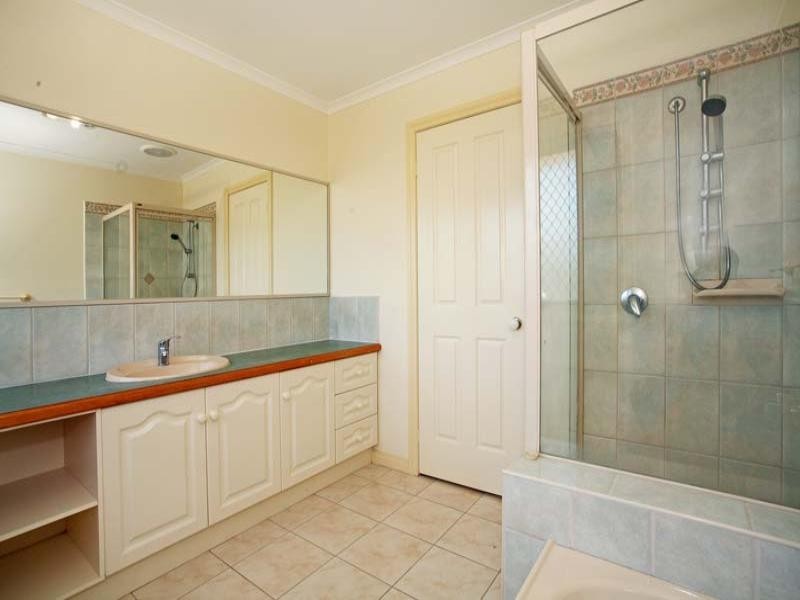 9 Autumn Court, Glen Waverley VIC 3150