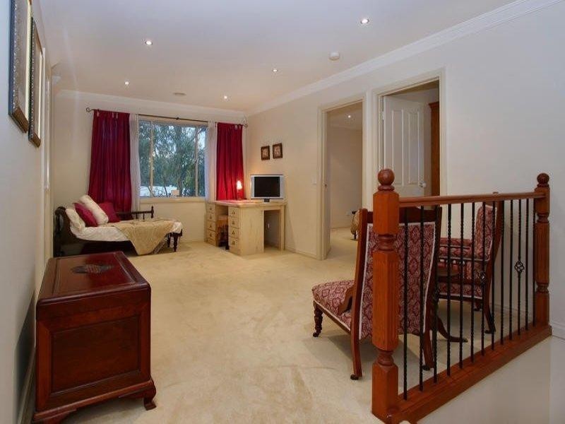 10 Holmes Way, Glen Waverley VIC 3150