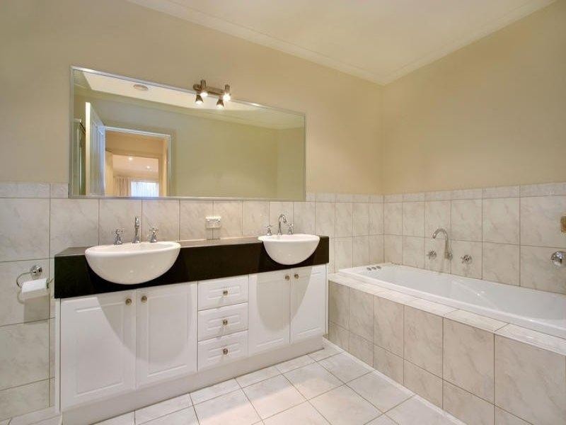 10 Holmes Way, Glen Waverley VIC 3150