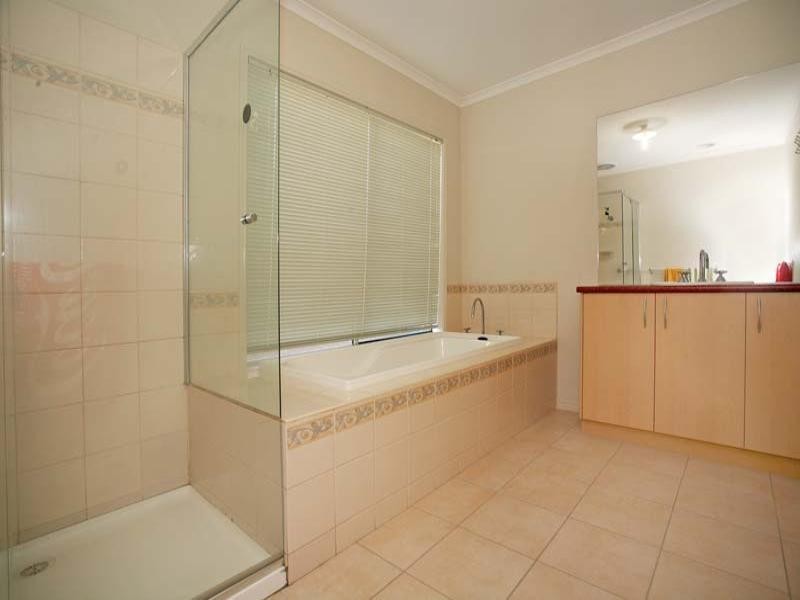 29 Whites Lane, Glen Waverley VIC 3150