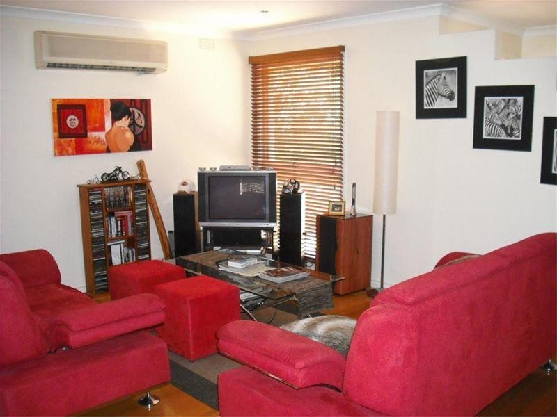 8 Travers Crescent, Burwood East VIC 3151