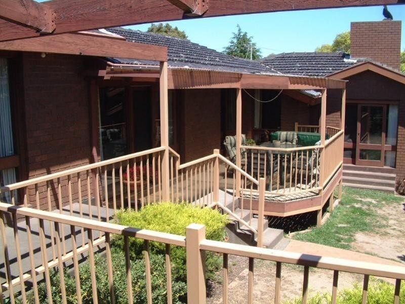 11 Graduate Crescent, Wheelers Hill VIC 3150