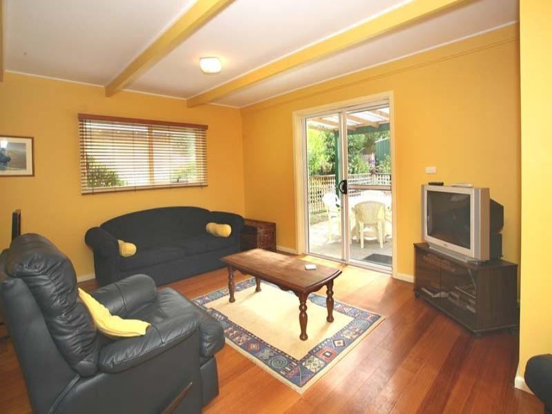 8 Jordan Grove, Glen Waverley VIC 3150