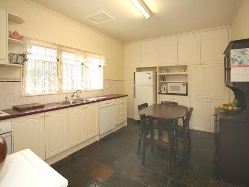 8 Jordan Grove, Glen Waverley VIC 3150