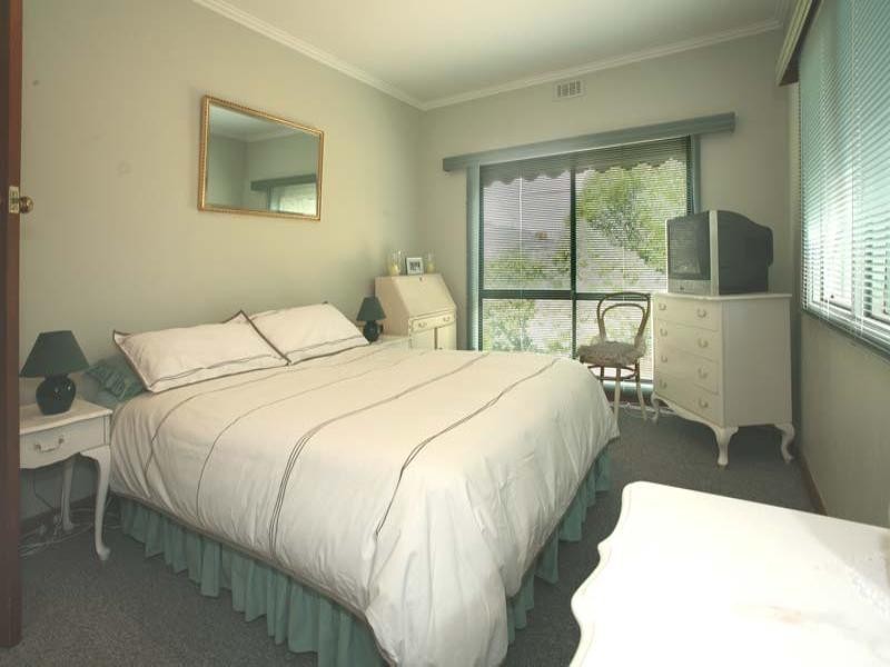 8 Jordan Grove, Glen Waverley VIC 3150