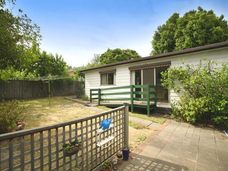 8 Jordan Grove, Glen Waverley VIC 3150