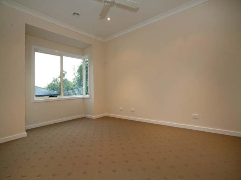 1/4 Gnarwin Street, Mount Waverley VIC 3149