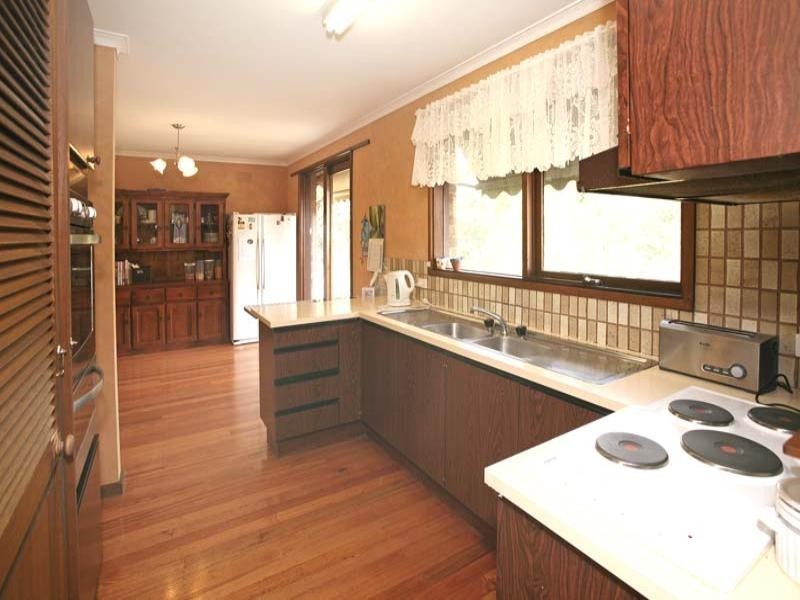 31 Pepperell Avenue, Glen Waverley VIC 3150