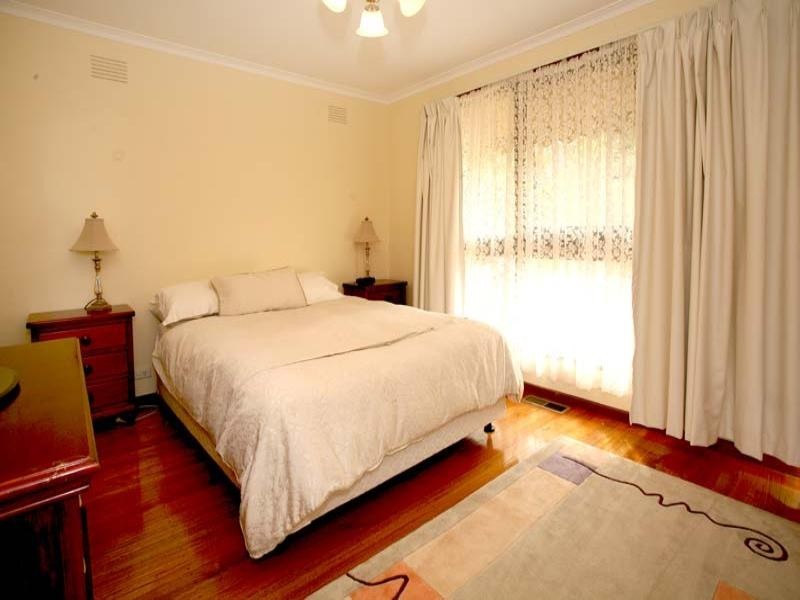 31 Pepperell Avenue, Glen Waverley VIC 3150