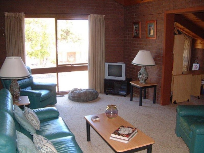 11 Graduate Crescent, Wheelers Hill VIC 3150