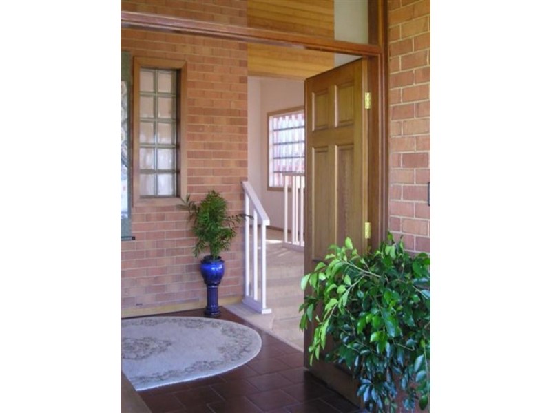 25 Rhodes Drive, Glen Waverley VIC 3150