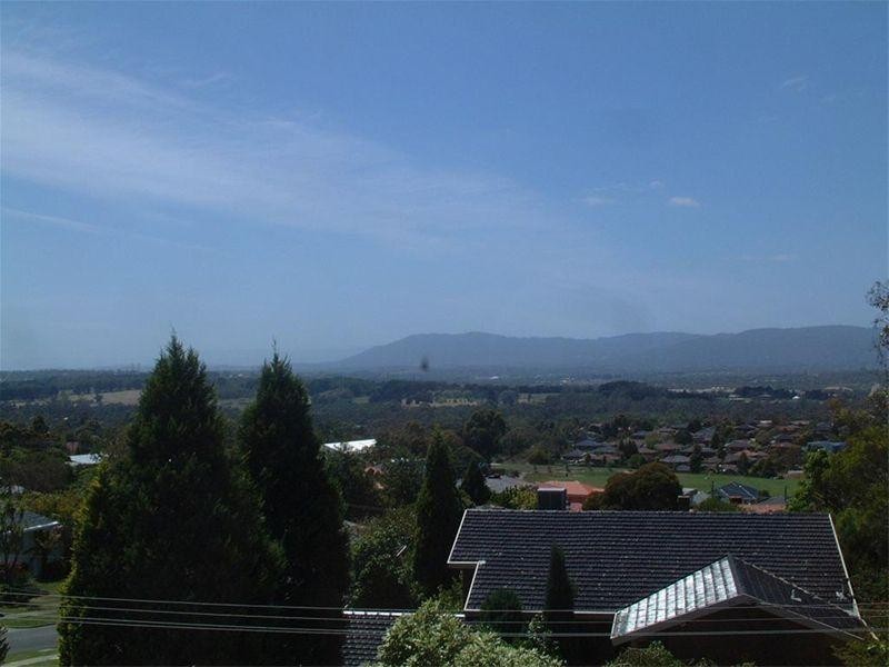 25 Rhodes Drive, Glen Waverley VIC 3150